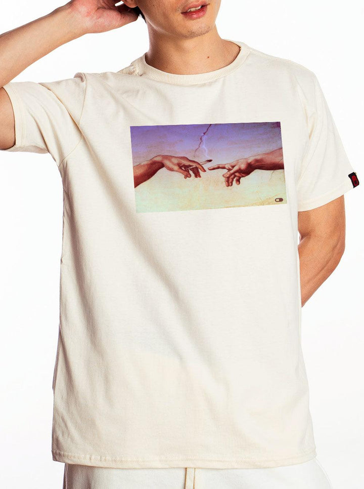 Camiseta Michelangelo Mãos - Cápsula Shop
