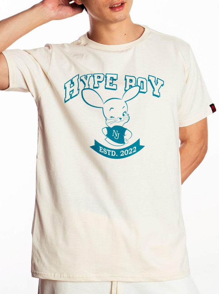 Camiseta NewJeans Hype Boy DoisL - Cápsula Shop