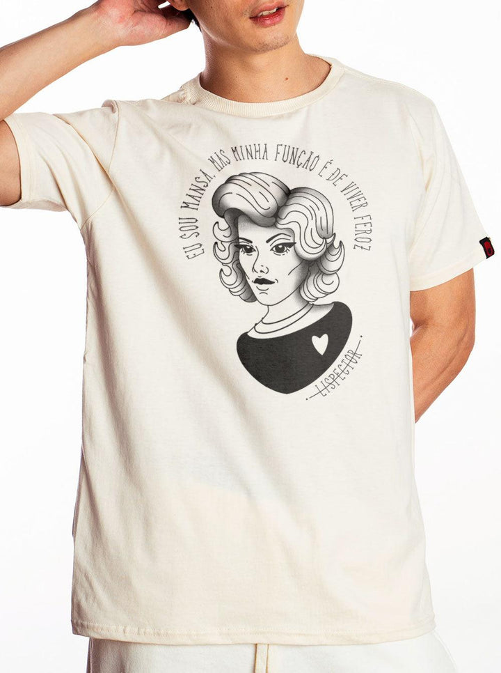 Camiseta Clarice Lispector Joga Pedra Na Geni - Cápsula Shop