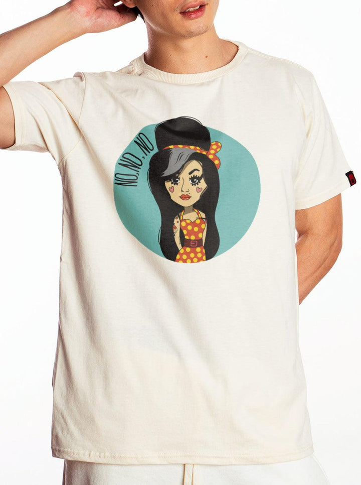 Camiseta Amy Winehouse Joga Pedra Na Geni - Cápsula Shop