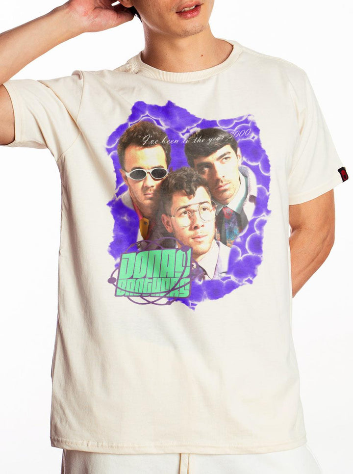 Camiseta Jonas Brothers Year 3000 DoisL - Cápsula Shop