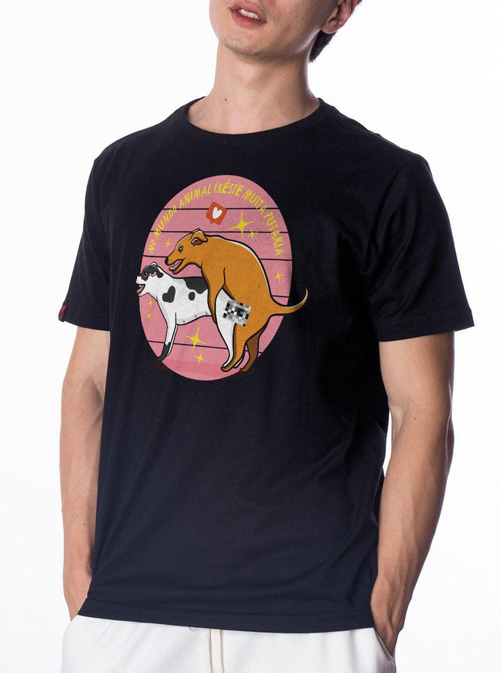 Camiseta Mamonas Assassinas Mundo Animal Joga Pedra Na Geni - Cápsula Shop