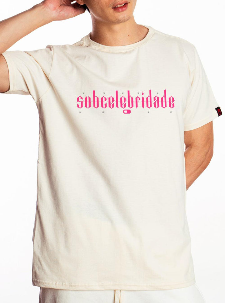 Camiseta Subcelebridade Laura Seraphim - Cápsula Shop