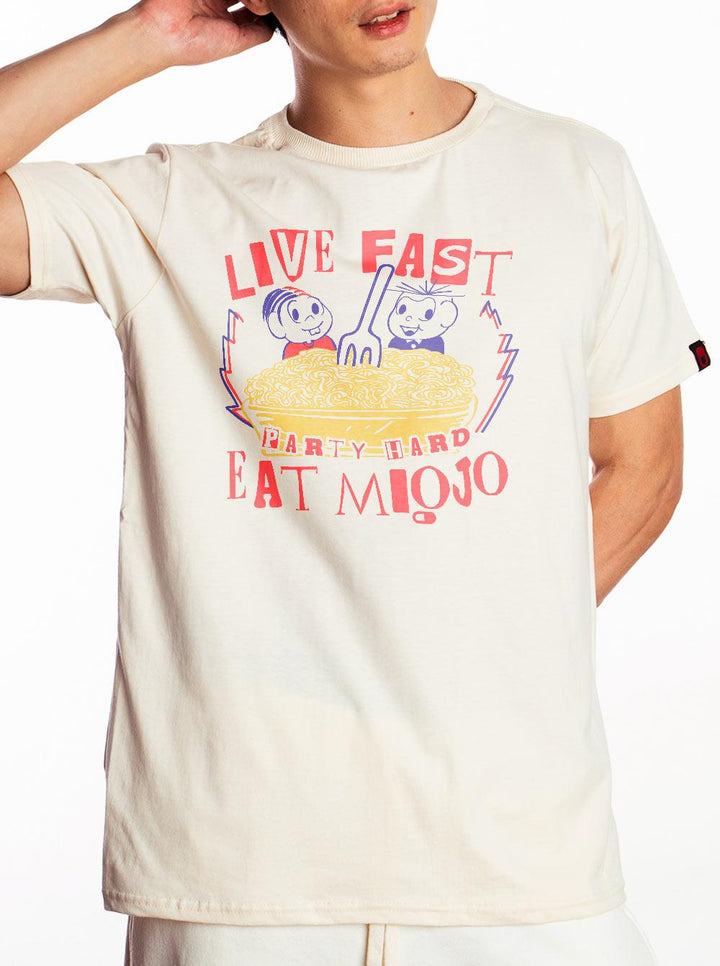 Camiseta Live Fast Eat Miojo Belle Belinha - Cápsula Shop