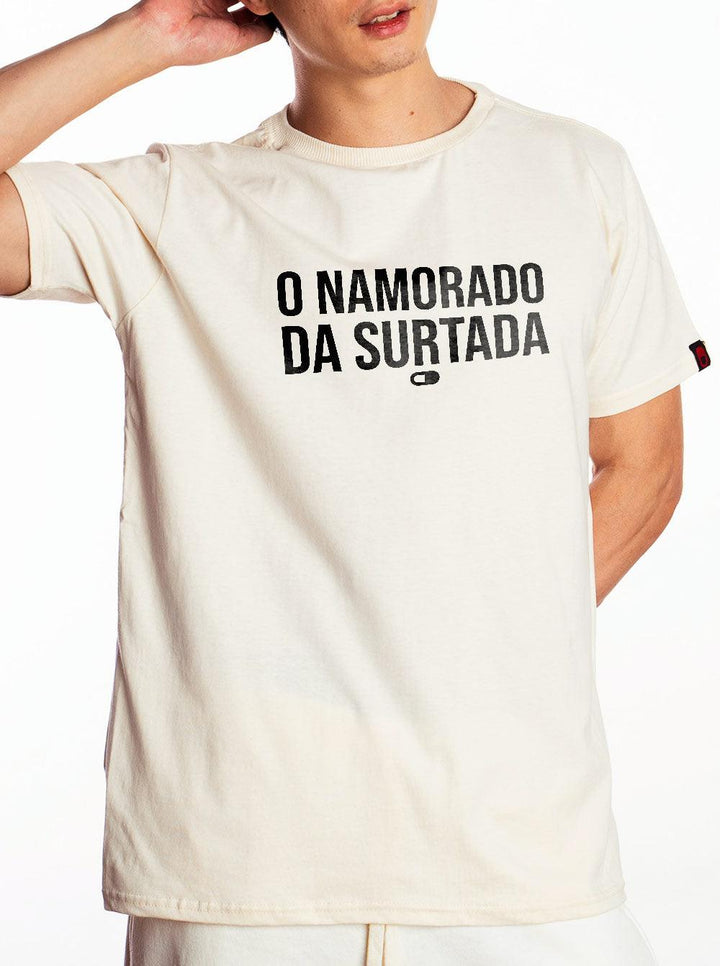 Camiseta O Namorado da Surtada Masculina Raluke - Cápsula Shop